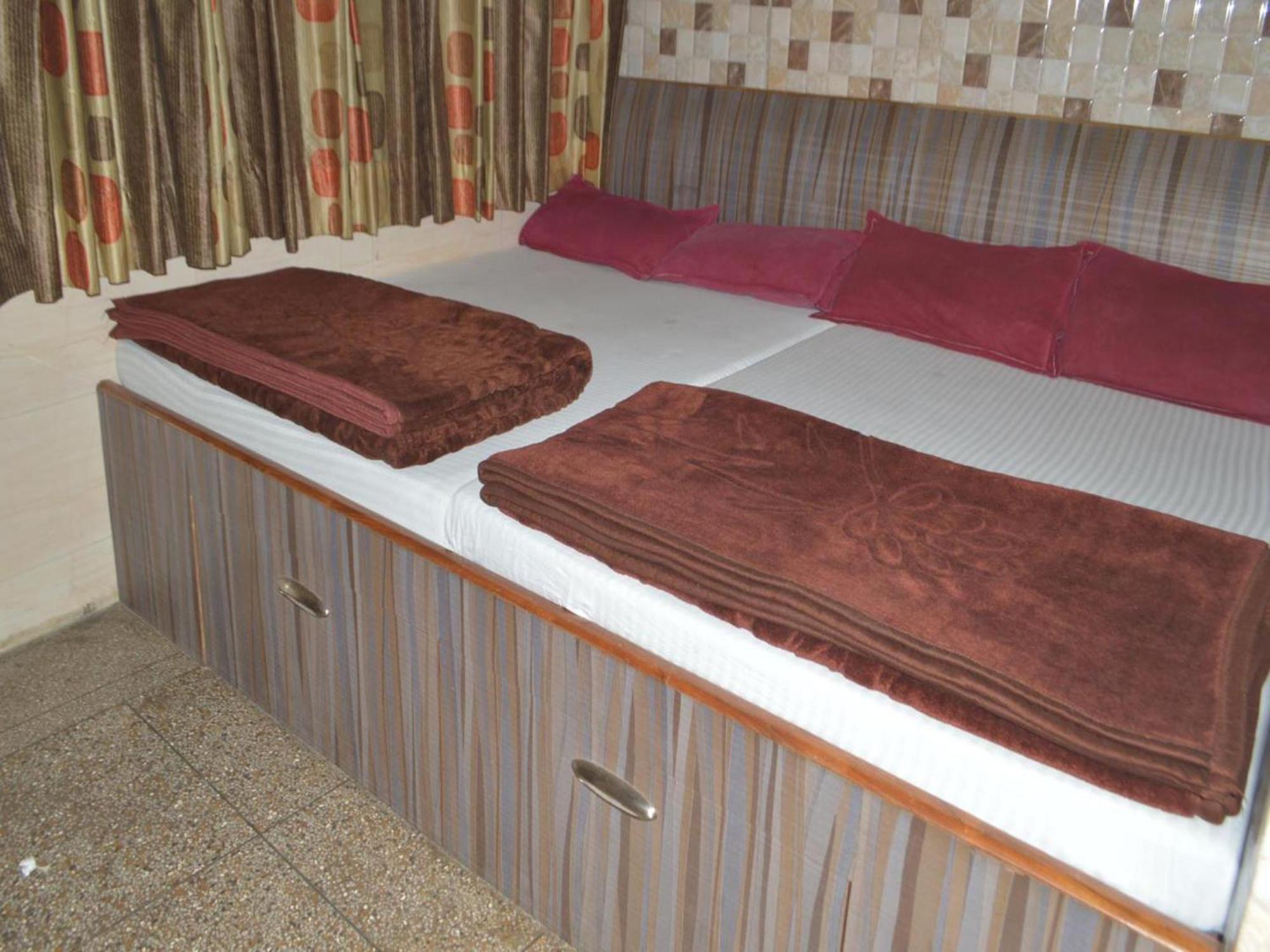 Ajanta Hotel 100 Mtrs Railway Station & 400 Mtrs Dargah Adźmer Zewnętrze zdjęcie